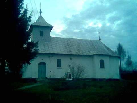 Biserica - vedere exterioară - anul 2002